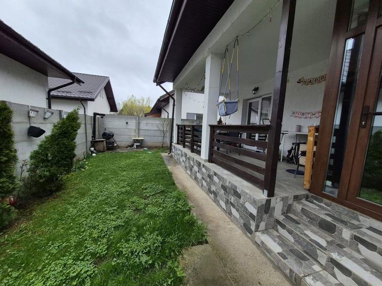 Casa moderna de vanzare toate utilitatile, zona linistita - 2
