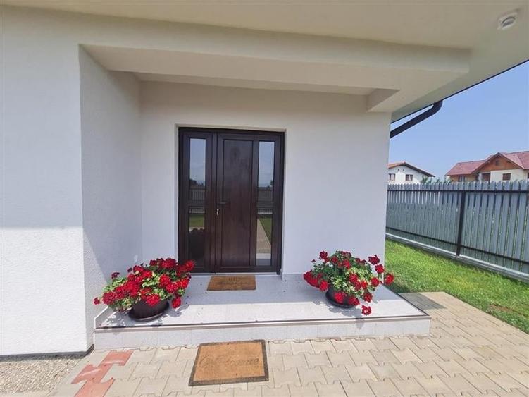 In stil mediteranean, curte proprie, 4 camere, terasa, pod mansardabil, Harman, - 24