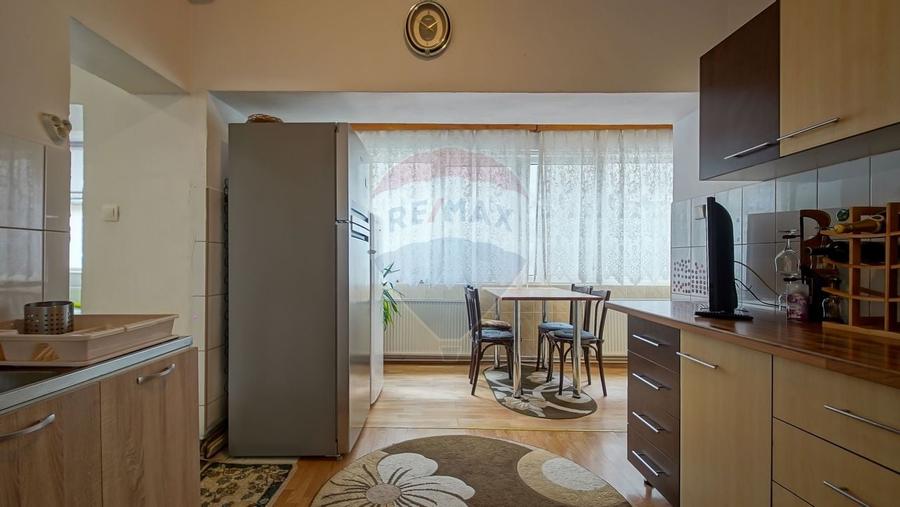 Casa spatioasa cu teren generos, in zona centrala a Sacelelor - 15