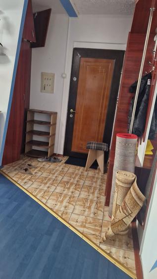 Inchiriez apartament 2 camere decomandat Resita - 1