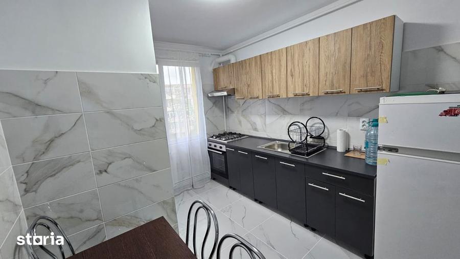 Apartament cu 4 camere în Tractorul