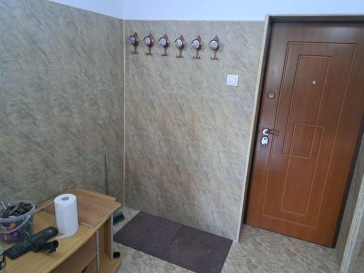 Rahova, parc Sebastian, str. Motoc, bloc din 1990 - 5