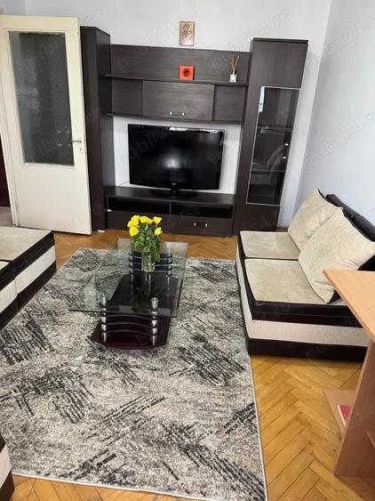 Inchiriez apartament 2 camere decomandate Ia?i Podul Ro? 5 minute de faculta?i, - 1