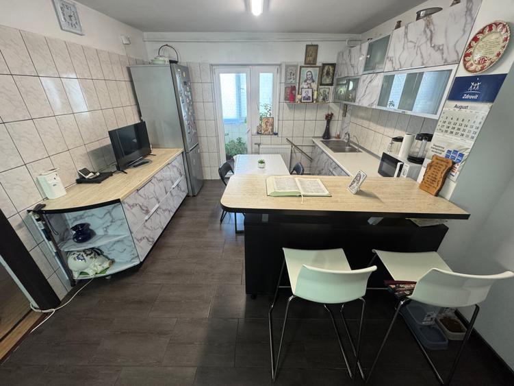 Apartament cu 3 camere decomandat în Sebastian