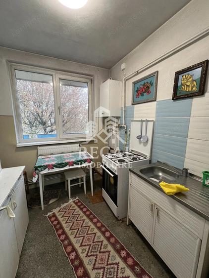 Apartament de vanzare in exclusivitate Zona Micro 4 etaj 2/4 - 3