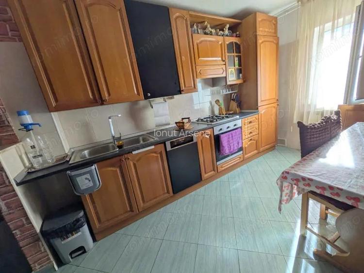 Nord - Parc, Apartament 3 camere decomandat, etaj 2/4, bloc 1984