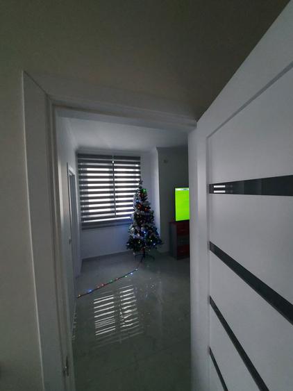 Vand apartament cu 3 camere - 1