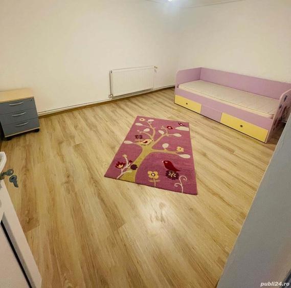 De inchiriat camera la curte - 4