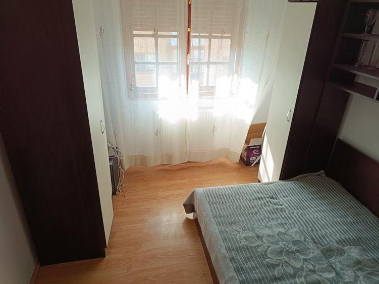 Inchiriez Apartament cu 3 camere - 4