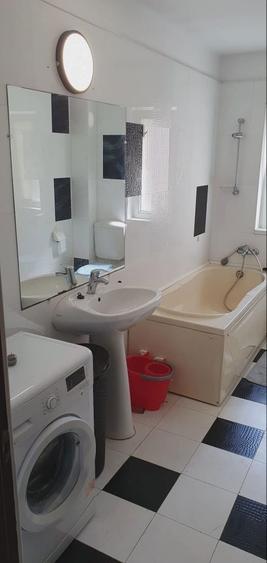 Apartament 1 camera, 40 mp, parcare Zona Primarie. An constructie: dupa 2000. Etaj 1. Pret: 350 - 3
