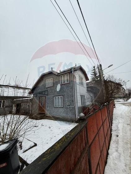 Casă cu Teren de Vânzare în Gura Humorului – strada Pajiștei - 11