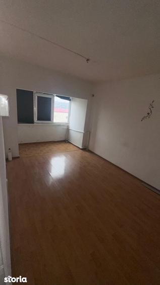 Cernavoda - str. 9 mai, Apartament cu 3 camere - 69 mp - etaj 3 - 7