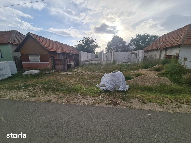 Casă cu 5 camere cu Teren 1496 Mp în Bocsig