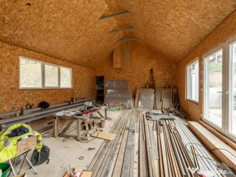 Casa moderna cu 5 camere intr-o zona lini?tita de deal - 1