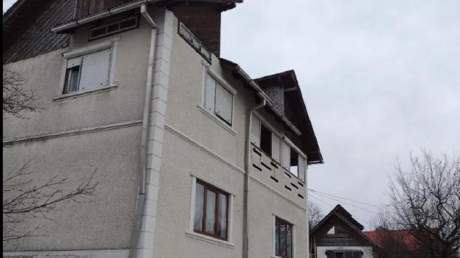 Casă individuală cu 5 camere cu Teren 2513 Mp în Central