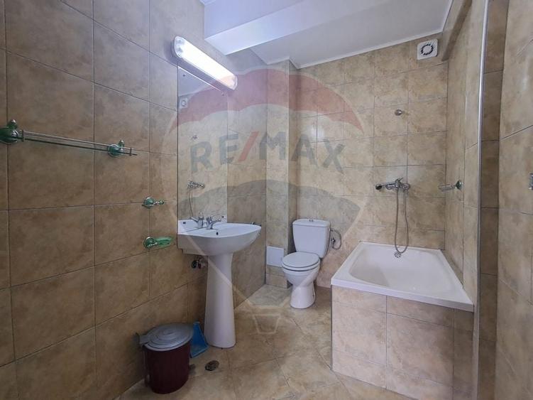 Pensiune Eselnita / 16 camere / Teren - 1448 mp / Ponton - 30