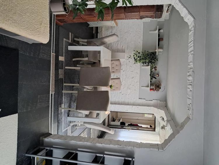 Casă cu Teren 4470 Mp în Vâlcele