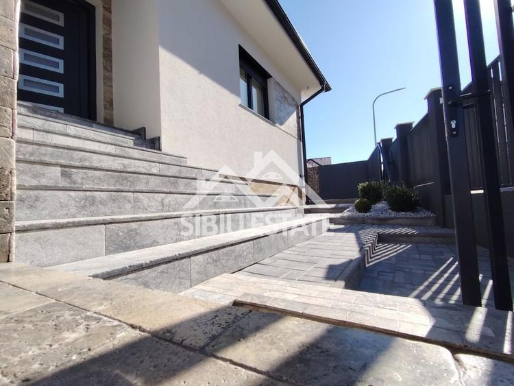 Casa noua cu garaj, pivnita, curte mare - 14