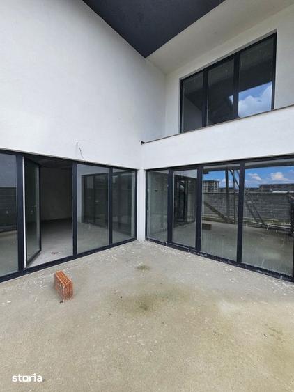 Casă cu 5 camere cu Teren 440 Mp în Central