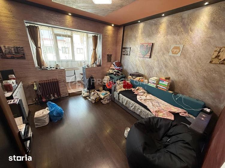 Apartament cu 3 camere semidecomandat în Mircea cel Bătrân