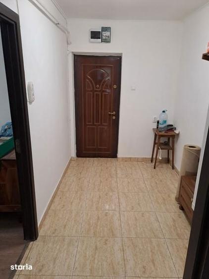Inchiriez apartament , etaj 1 Bulevardul Roman Musat - 6