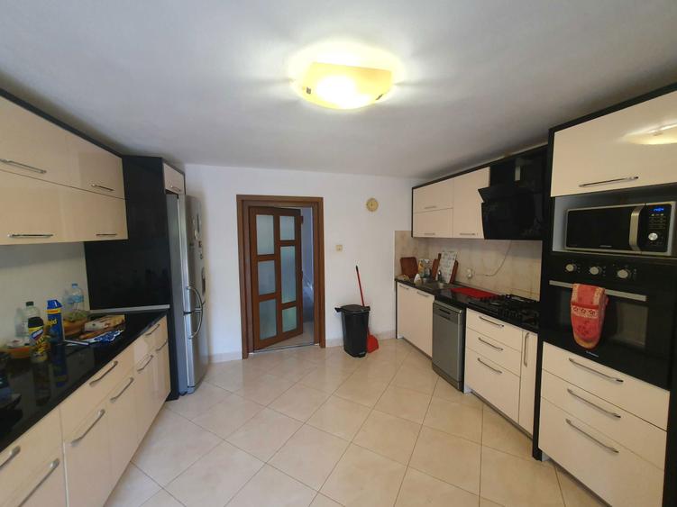 Vila Hemeius , suprafata 410mp construiti + teren 1350mp, mobilata - 5
