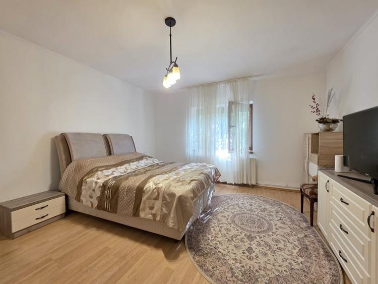 Gospodarie pe teren peste 1100mp, pe trei niveluri, Centru-Harman - 2