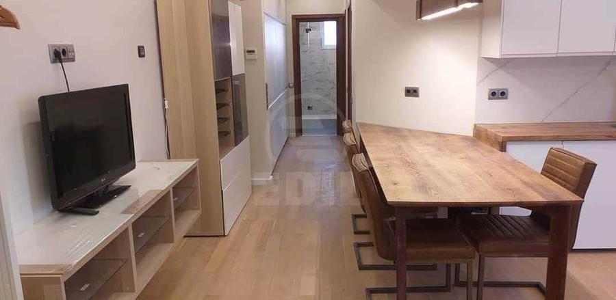 Apartament cu 3 camere decomandat în Florești