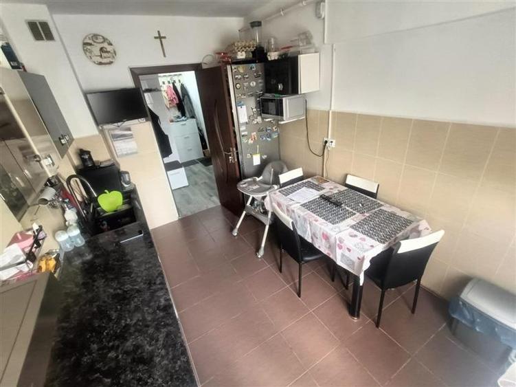 Apartament de vanzare 3 camere decomandat Mioritei/Bradului - 6