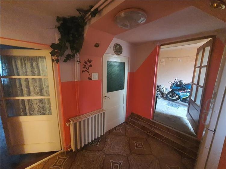 Oferta ! Imobil P+1 ?n zona Lupeni (reper supermarket Profi ) - 20