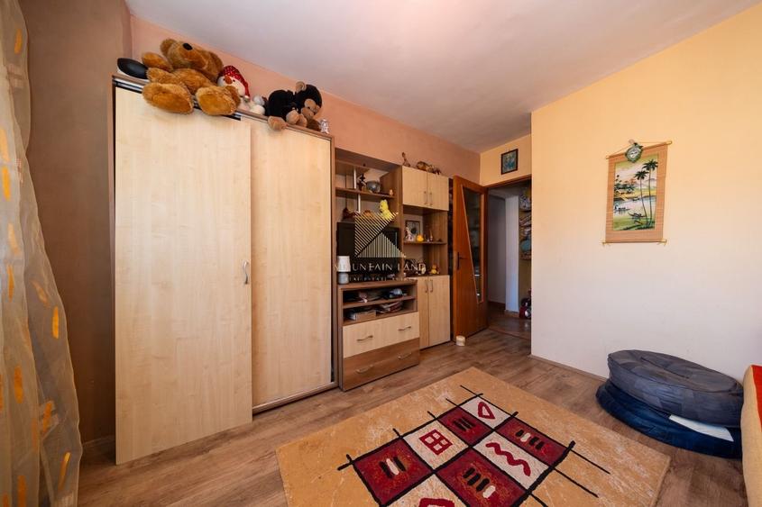 Apartament 3 camere, vedere superbă, Răcădău, str. Carpenului - 13