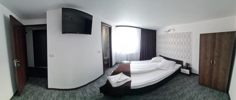 Oportunitate de investitie in STRAJA! Pensiune cu 10 camere zona partiei - 11