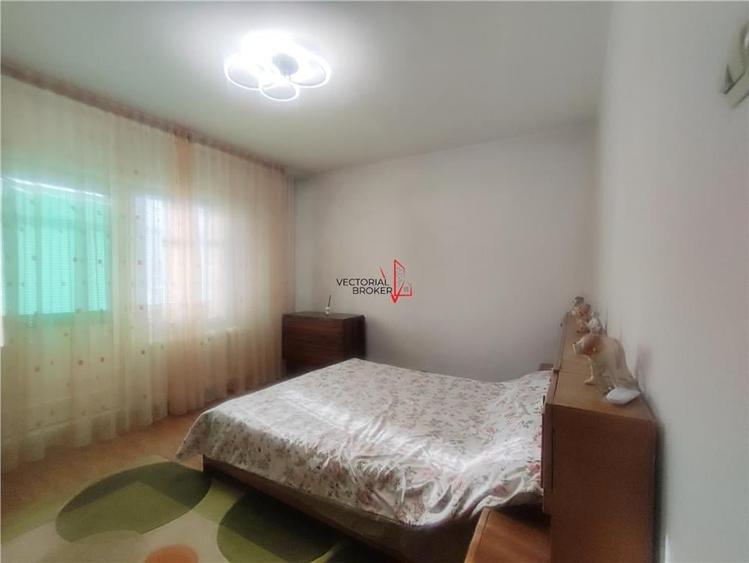 Decomandat, hol H, bloc 86, la 5 min de metrou OBOR - 8