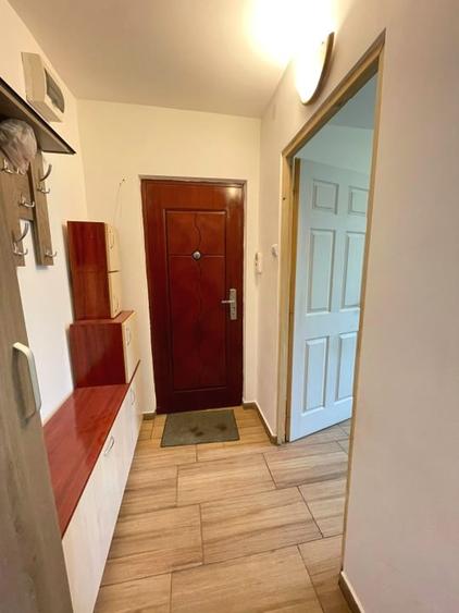 Apartament cu 2 camere semidecomandat, mobilat în Baza 3