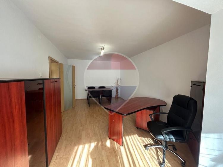 Apartament cu 2 camere, mobilat în Centrul Civic