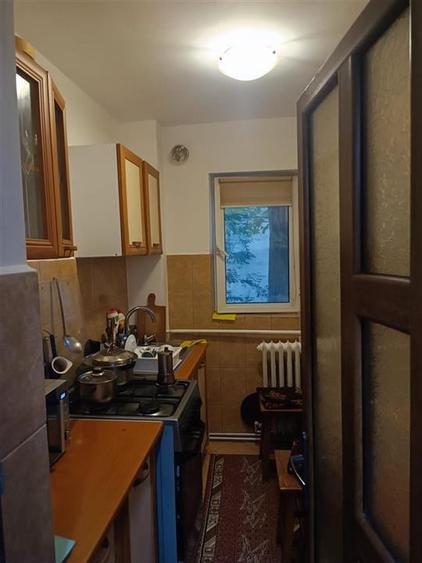 Apartament cu 3 camere semidecomandat, mobilat în Mircea cel Bătrân
