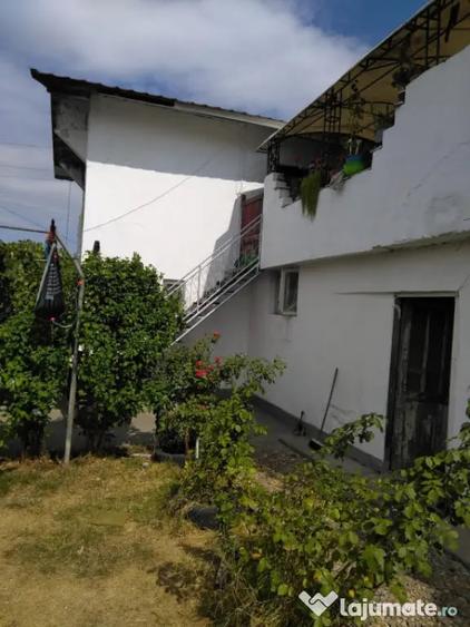 Casă cu 4 camere cu Teren 1000 Mp în Ghindeni