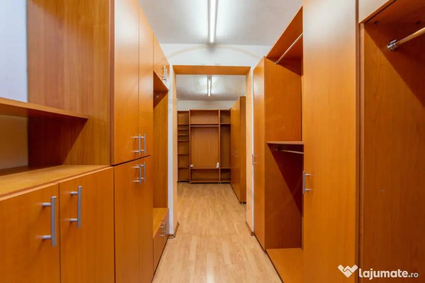 Casă cu 6 camere cu Teren 475 Mp în Găvana