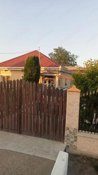 Casă cu 3 camere cu Teren 1500 Mp în Secu