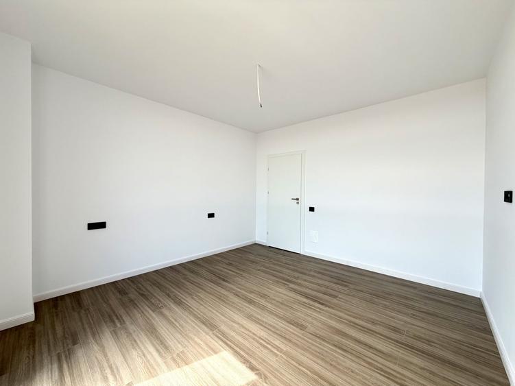Apartament cu 3 camere semidecomandat în Torontalului