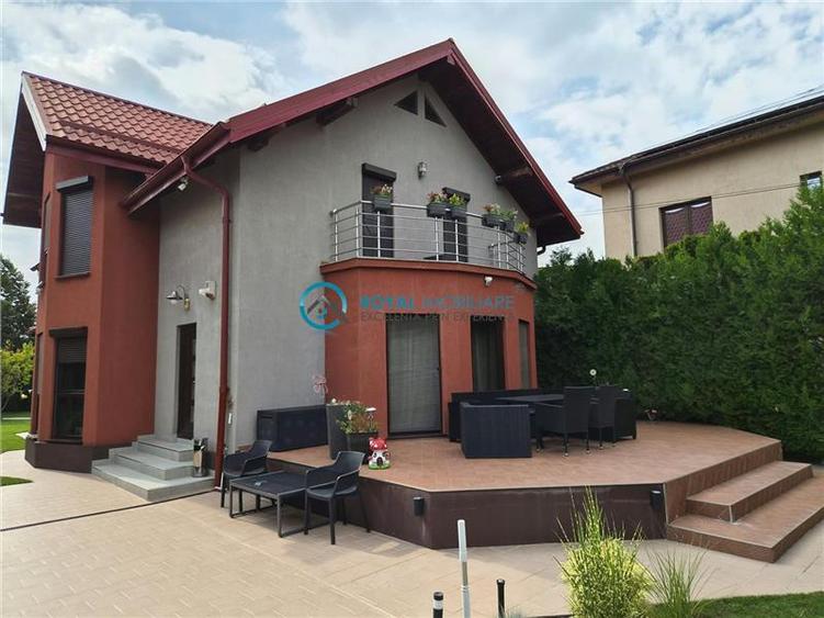 Casă cu 6 camere cu Canalizare în Păulești