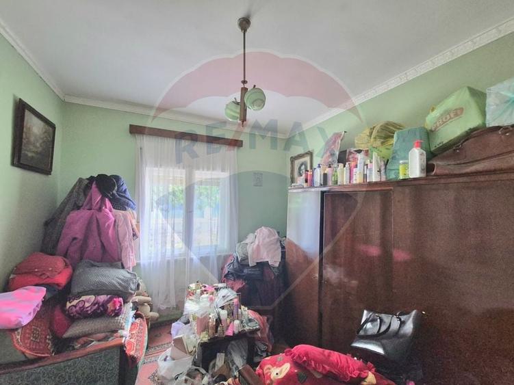 Casă individuală cu 3 camere cu Teren 1100 Mp în Pârneava