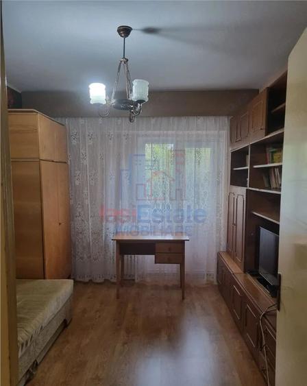Apartament cu 3 camere decomandat în Filiași