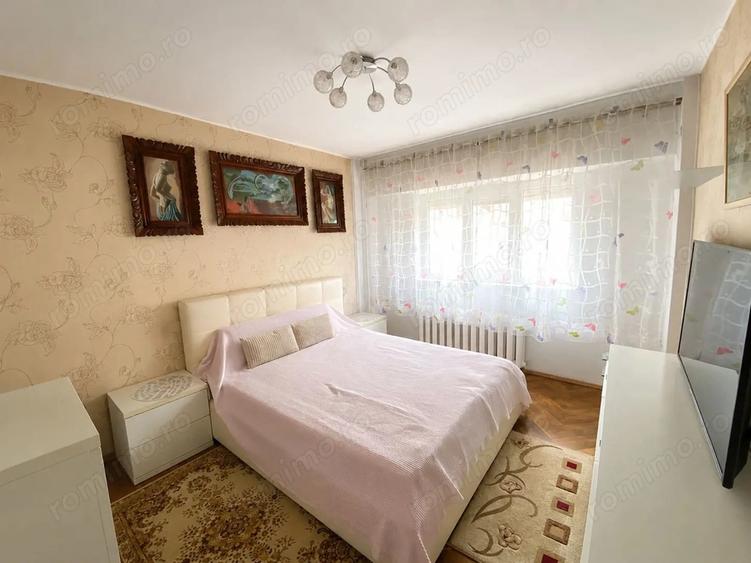 Apartament cu 4 camere decomandat, mobilat în Simion Bărnuțiu