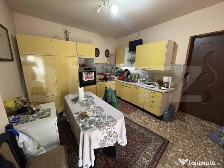 Casă cu 3 camere cu Teren 1100 Mp în Var
