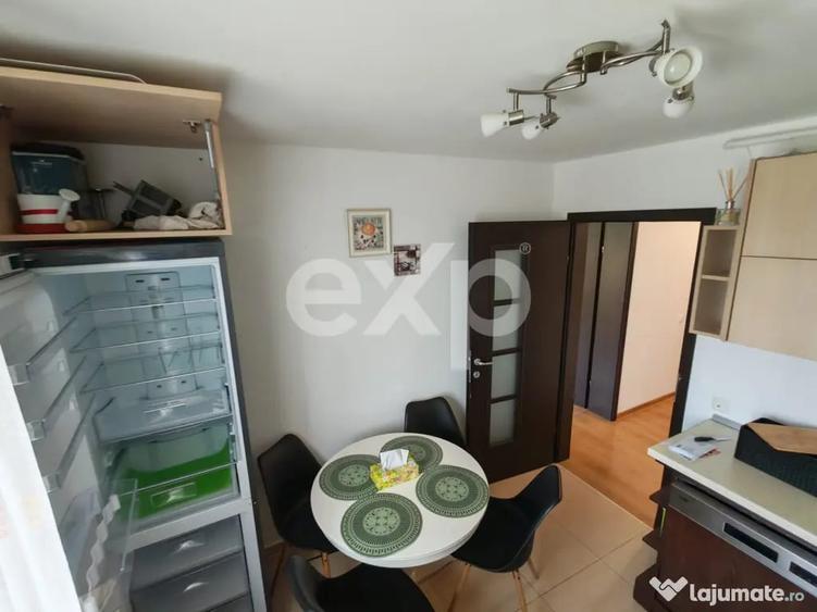 Apartament cu 3 camere decomandat în Tractorul
