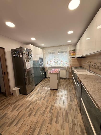 Apartament cu 3 camere în Lacul Tei