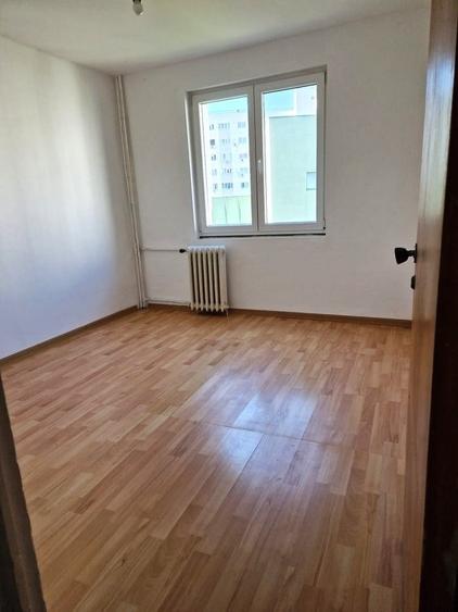 Apartament cu 3 camere decomandat în Vitan