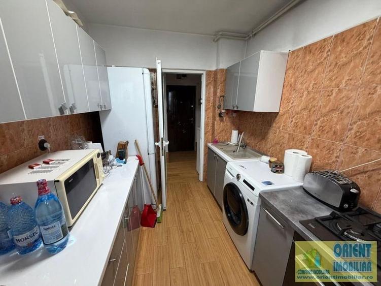 Apartament cu 2 camere decomandat în Km 4