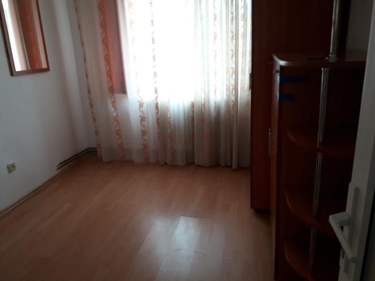 Apartament cu 4 camere decomandat în Independenței